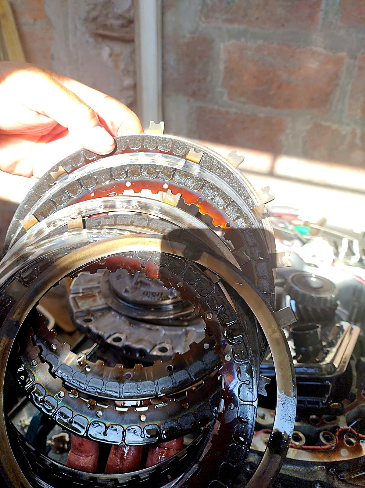 Discos de embrague lubricados antes del armado final
