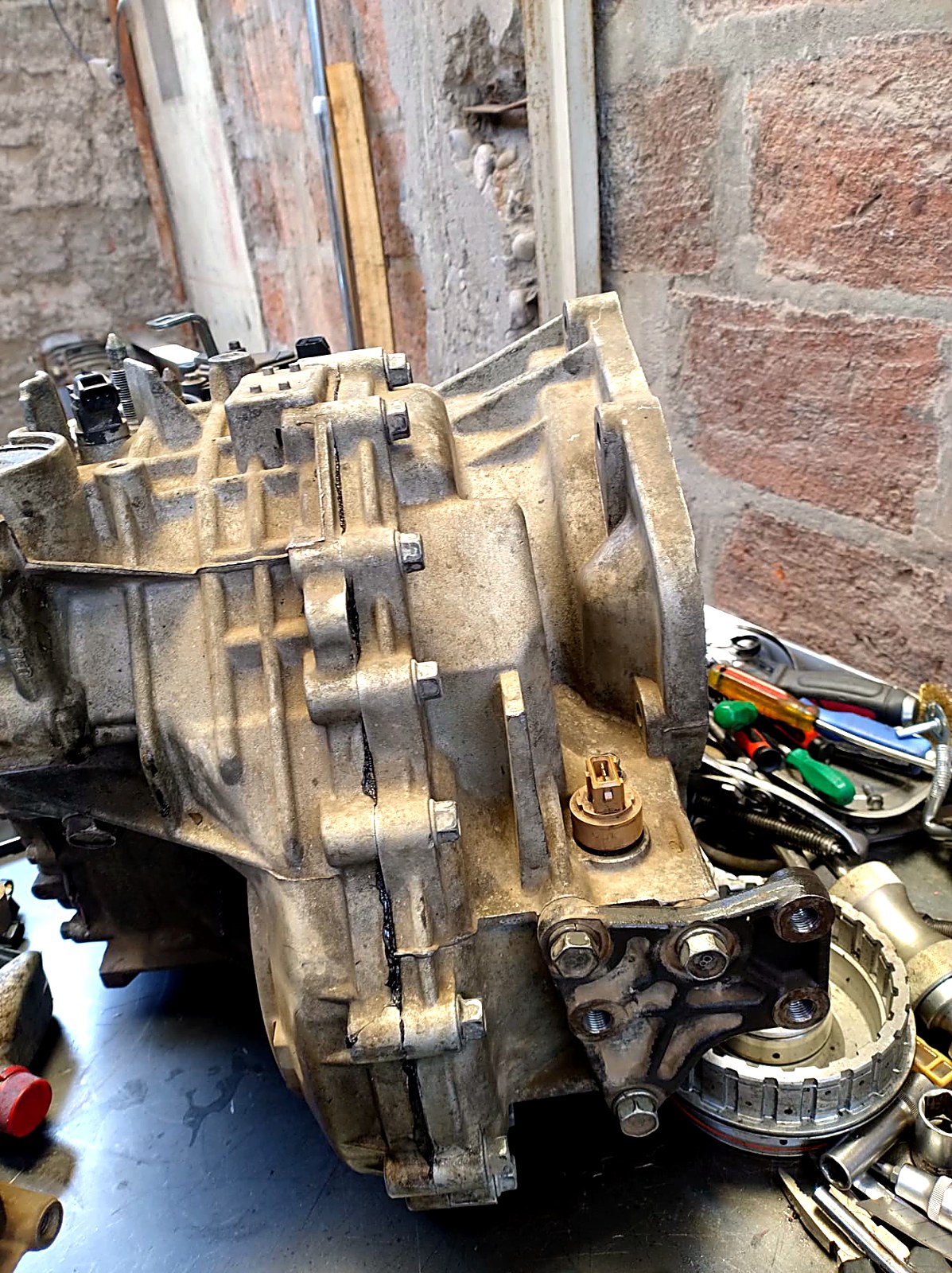 Carcasa de transmisión automática lista para su desarme